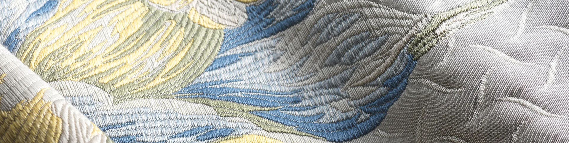 史陶比尔提花机涵盖完整规格系列，钩针数量从64至52,000不等，可生产各类平纹织物、毛圈织物及技术织物。